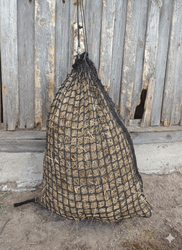 Czarna siatka na siano SIMPLE BASIC oczko 4cm Piece of Hay