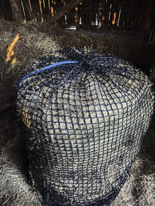 Siatka typu siatka na baloty siana system slow feeding na padok