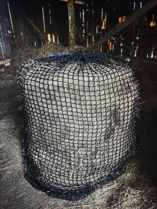 Siatka na bele siana okrągłe Oczko 4cm SIMPLE 3mm czarna Piece of Hay