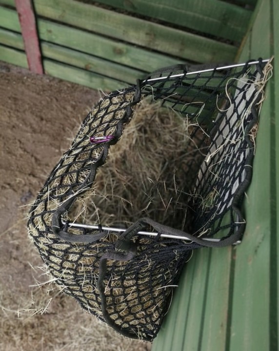 Siatka na siano z ramką czarna1.jpg