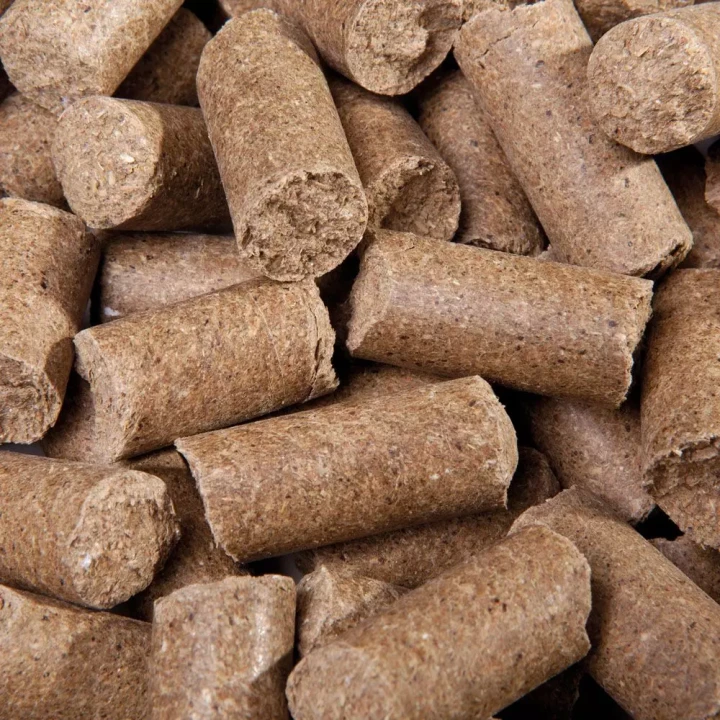 2127-eggersmann-pferdefutter-lecker-bricks-himbeer-detail-0005-0004_1920.webp